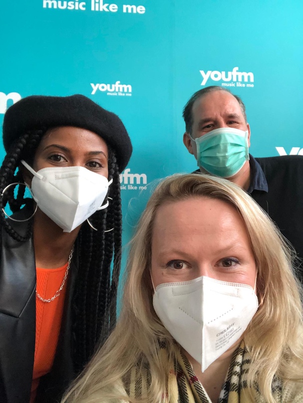 Jüngst zu Gast bei you FM (von links): Sängerin Ria mit Sandra Eichner (Rosenheim Rocks) und Gregor Schubert (HR3, you FM)