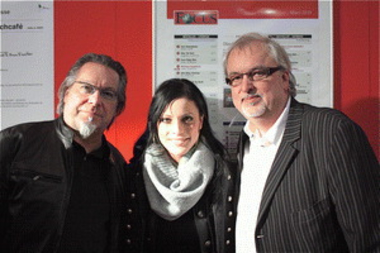 Der Jubilar bei der Buchvorstellung in Leipzig: mit Silbermond-
Sängerin Stefanie Kloß und Co-Autor Jürgen Stark
