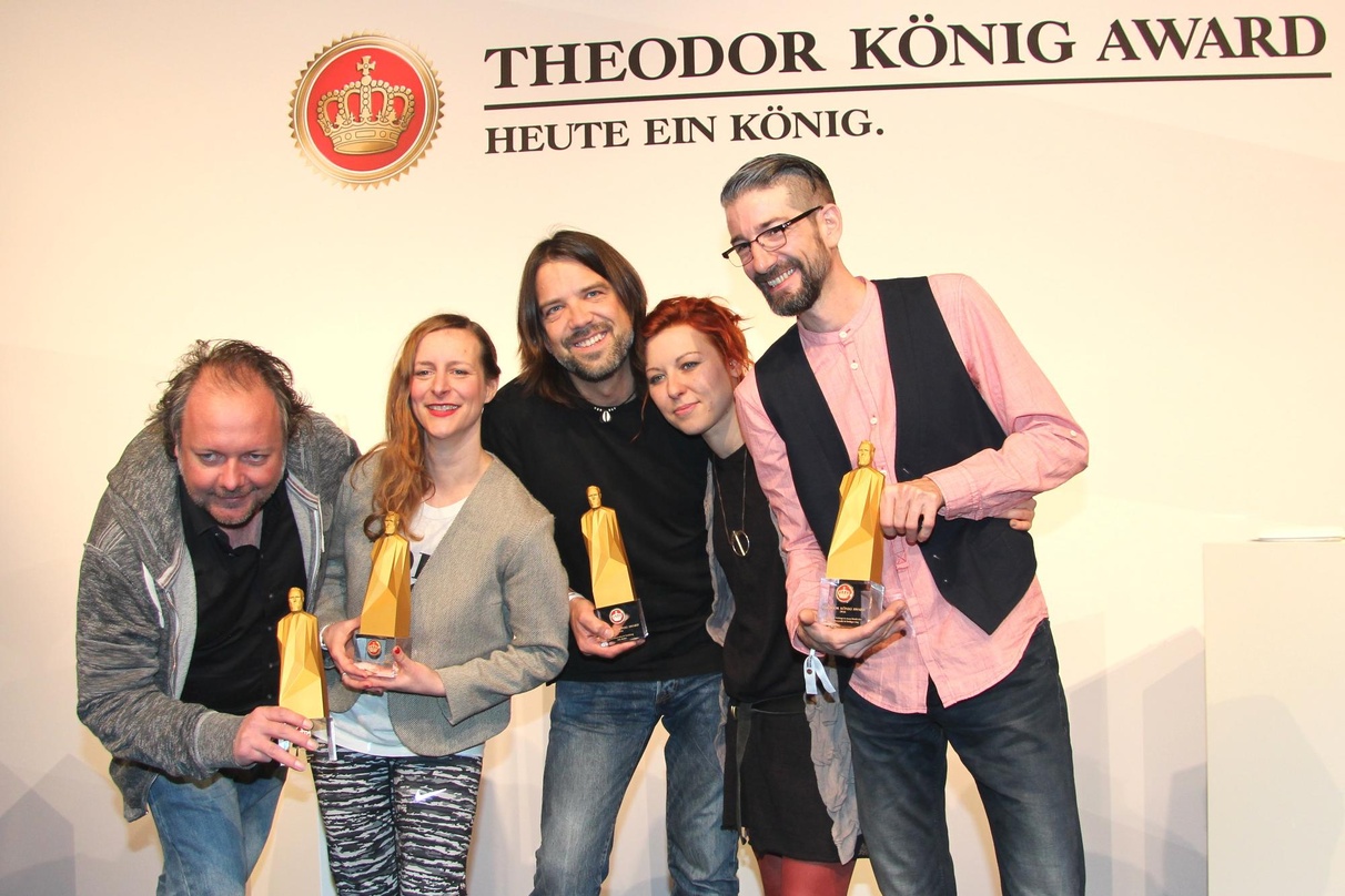 Bei den Theodor König Awards für ihre Leistungen hinter den Kulissen ausgezeichnet (von links): Rolf Wenzel, Jenny Beyer, Nik Huber sowie Babs Tarabczynski und Rüdiger Gay
