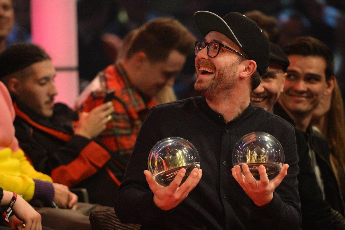 Doppelt gekrönt: Mark Forster mit seinen Preisen bei der 1Live Krone in Bochum