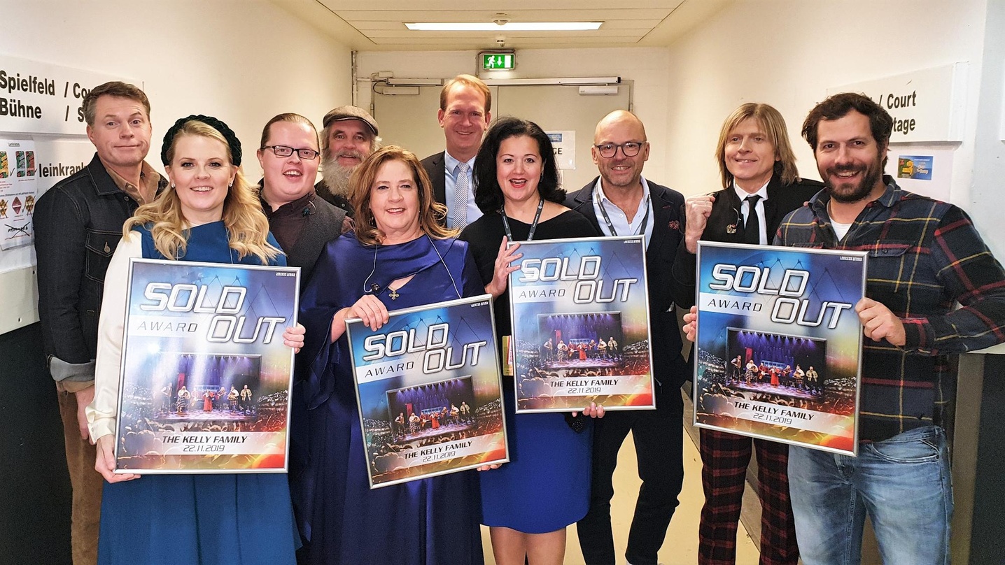 Erfreut über den großen Zuschauerandrang: die Kellys und ihre Partner in Köln