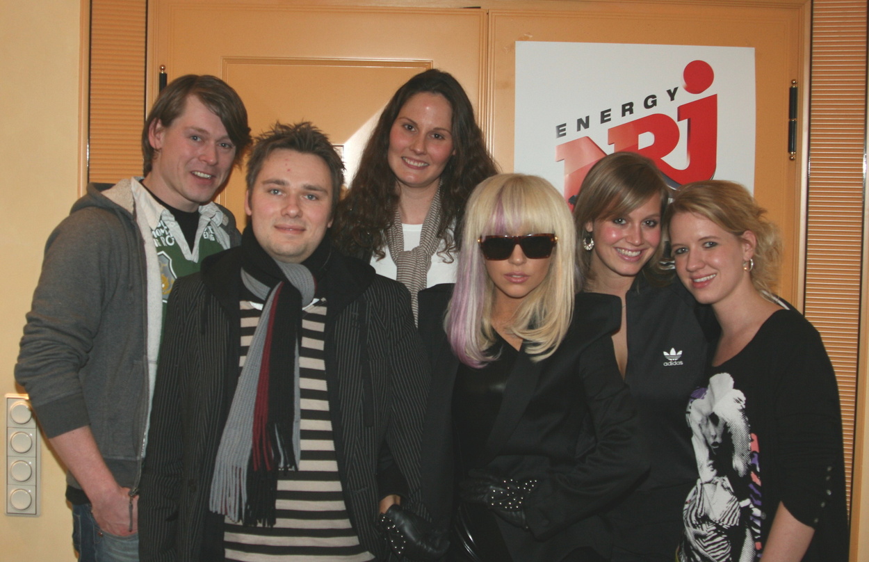 Vor ihrem Auftritt im Vorprogramm der Pussycat Dolls gab Lady GaGa am 14. Februar in ihrer Suite des Münchner Hotels Bayerischer Hof ein Privatkonzert für Hörer von Radio Energy. Danach st...