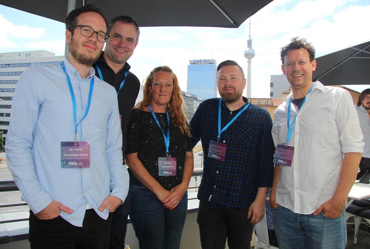 Machen sich für Artist Services bei Ticketmaster stark (von links): Ben Oertel, Thomas Willdridge, Sam Isles, Mark Jansen und Bernard Laufer (alle Ticketmaster) auf dem Balkon des Soho House