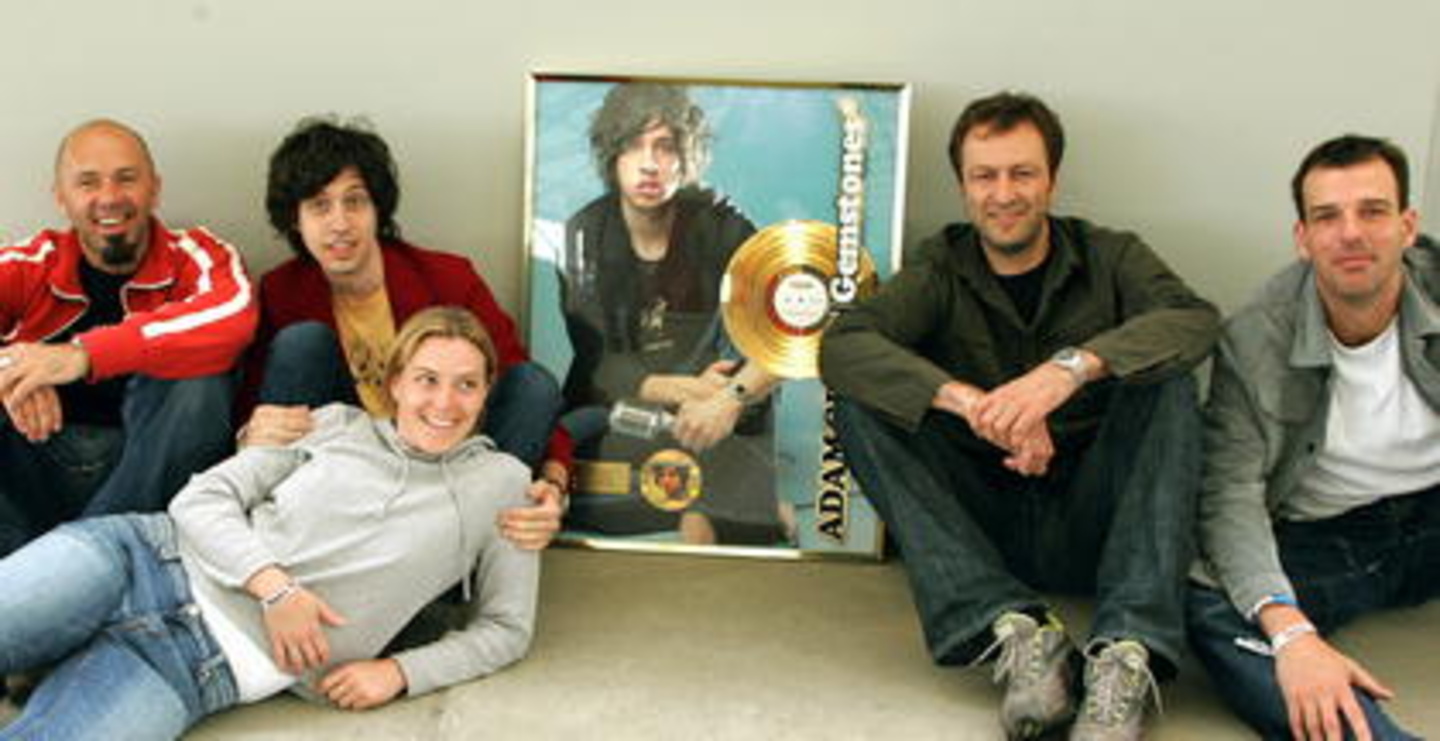 Feierten erstes Gold: Matthias Kringe (TV revolver Promotion), Adam Green, Stefanie Horstmüller (Promotion Assistenz), Frank Ströbele (MD
Sanctuary Records) und Dennis Dührkoop (PM Rough T...