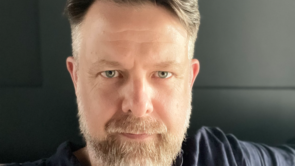 Stößt zu Merlin: Neil Miller.