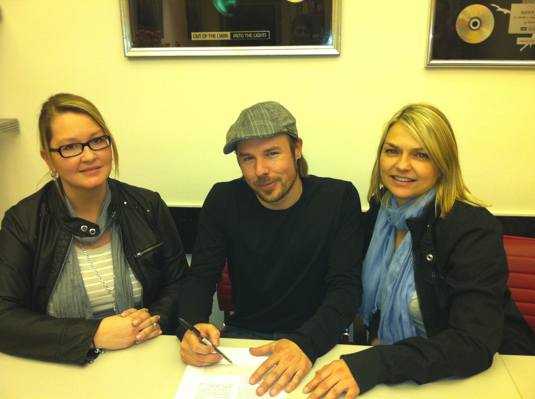 Neue Partner (v.l.n.r.): Alexandra Czeland (Product Manager Catalogue Marketing EMI Music Austria), Martin Richter (Inhaber MR Recordings) und Dunja Stachl (General Manager EMI Music Austria)