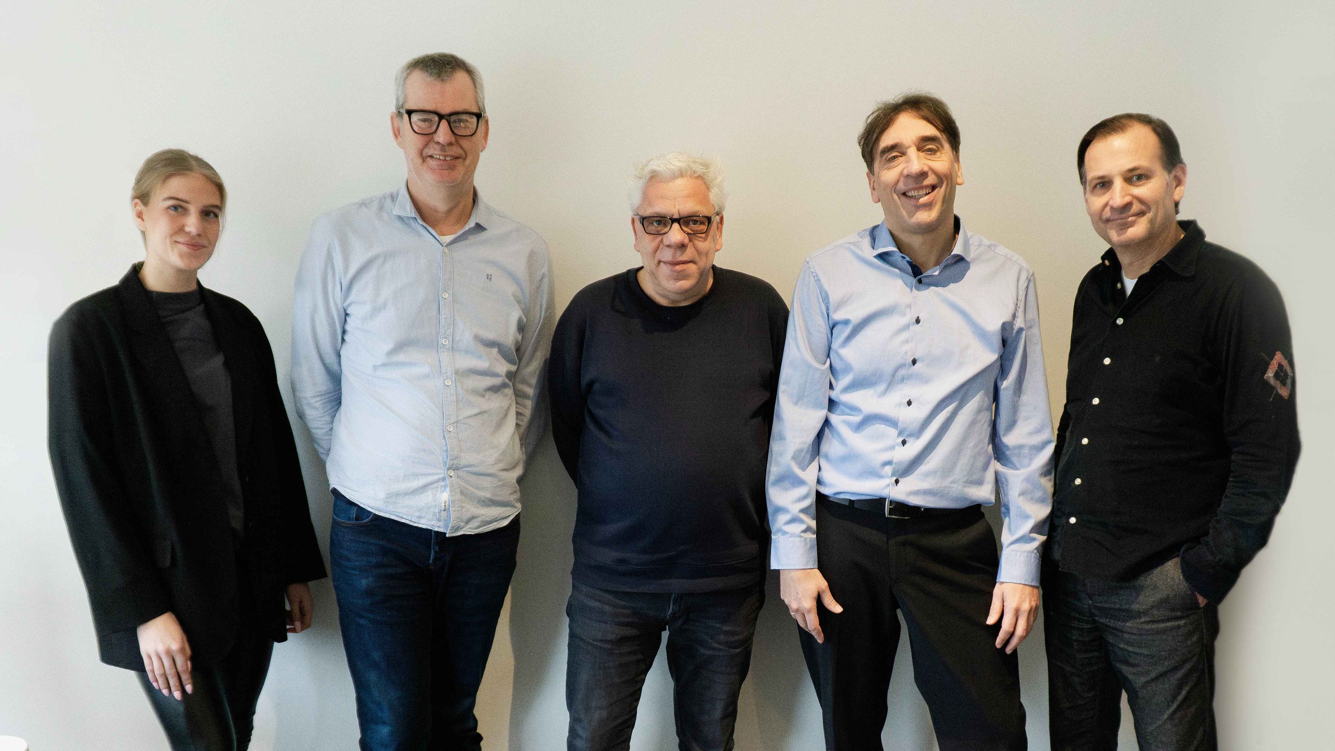 Besiegelten die erweiterte Zusammenarbeit (von links): Jill Sanne (Sales Coordinator Bertus GSA), Leo van Schaick (Managing Director Continental Europe), Stefan Strüver (General Manager, b...