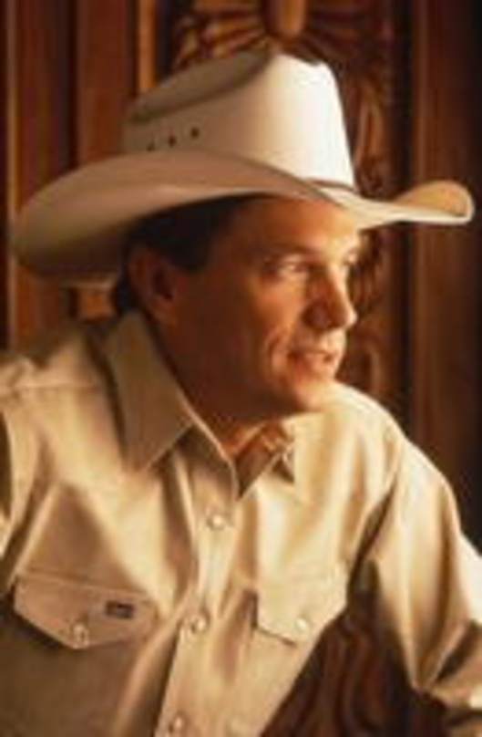 Behauptet sich auf Platz eins: George Strait