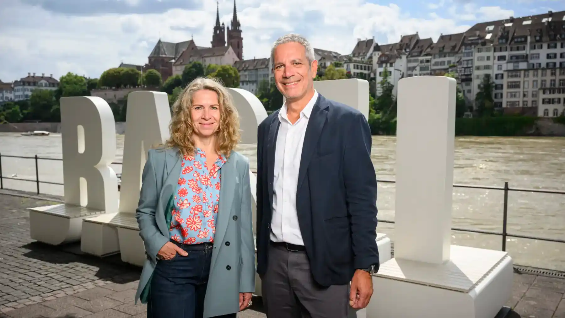 Freuen sich auf die weitere Zusammenarbeit: Beatrice Stirnimann (CEO Baloise Session, links) und Christoph Bosshardt (Abteilungsleiter Außenbeziehungen und Standortmarketing Kanton Basel-S...
