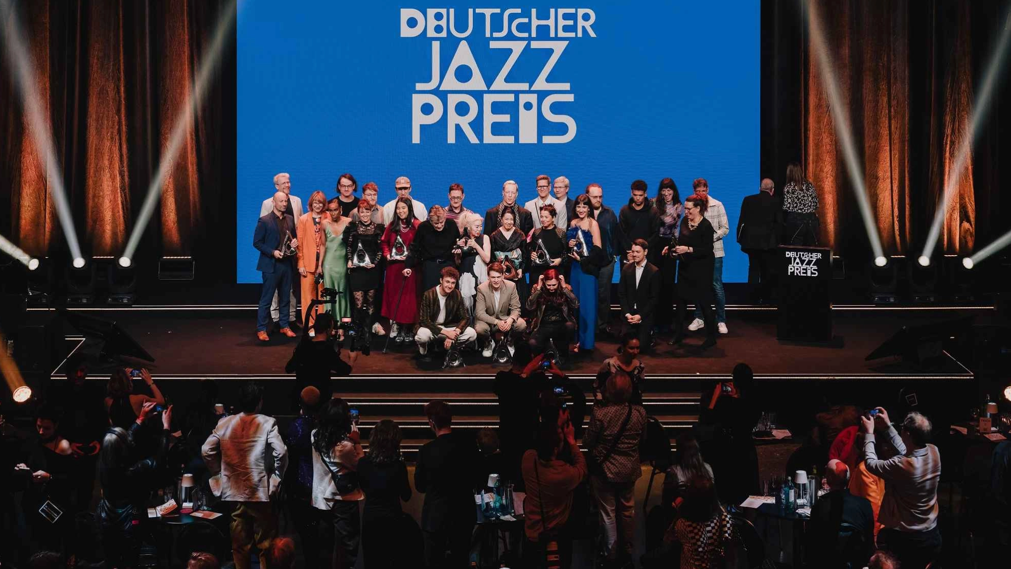 Geht 2025 noch einmal in Köln über die Bühne, 2026 dann wieder in Bremen: die Verleihung des Deutschen Jazzpreises, hier das Siegerfoto von 2024.