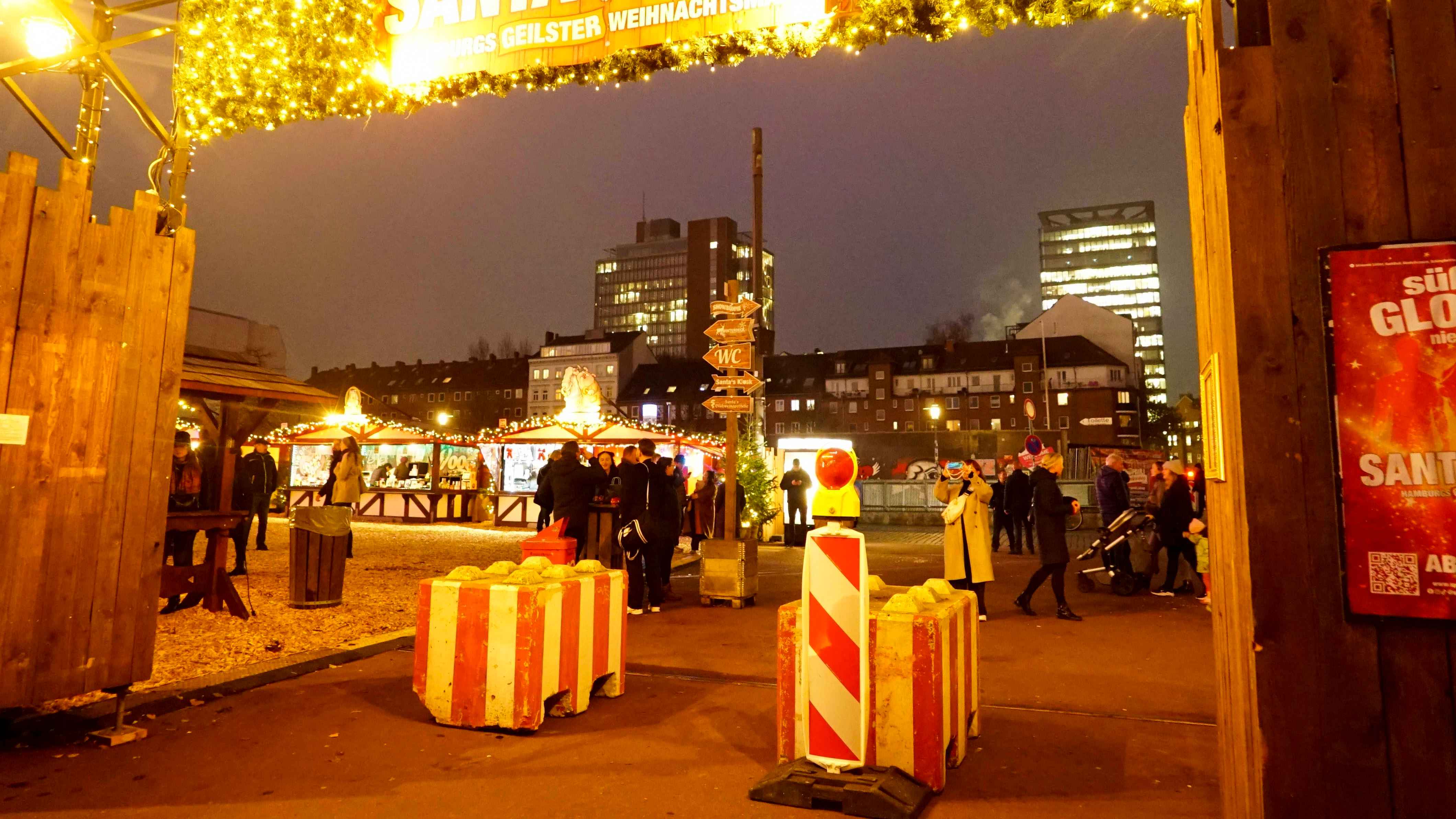 Lösen wegen gestiegener Kosten für die Scherheit eine Debatte aus: Weihnachtsmärkte, hier eine Impression vom Markt in St. Pauli 2025.Steh
