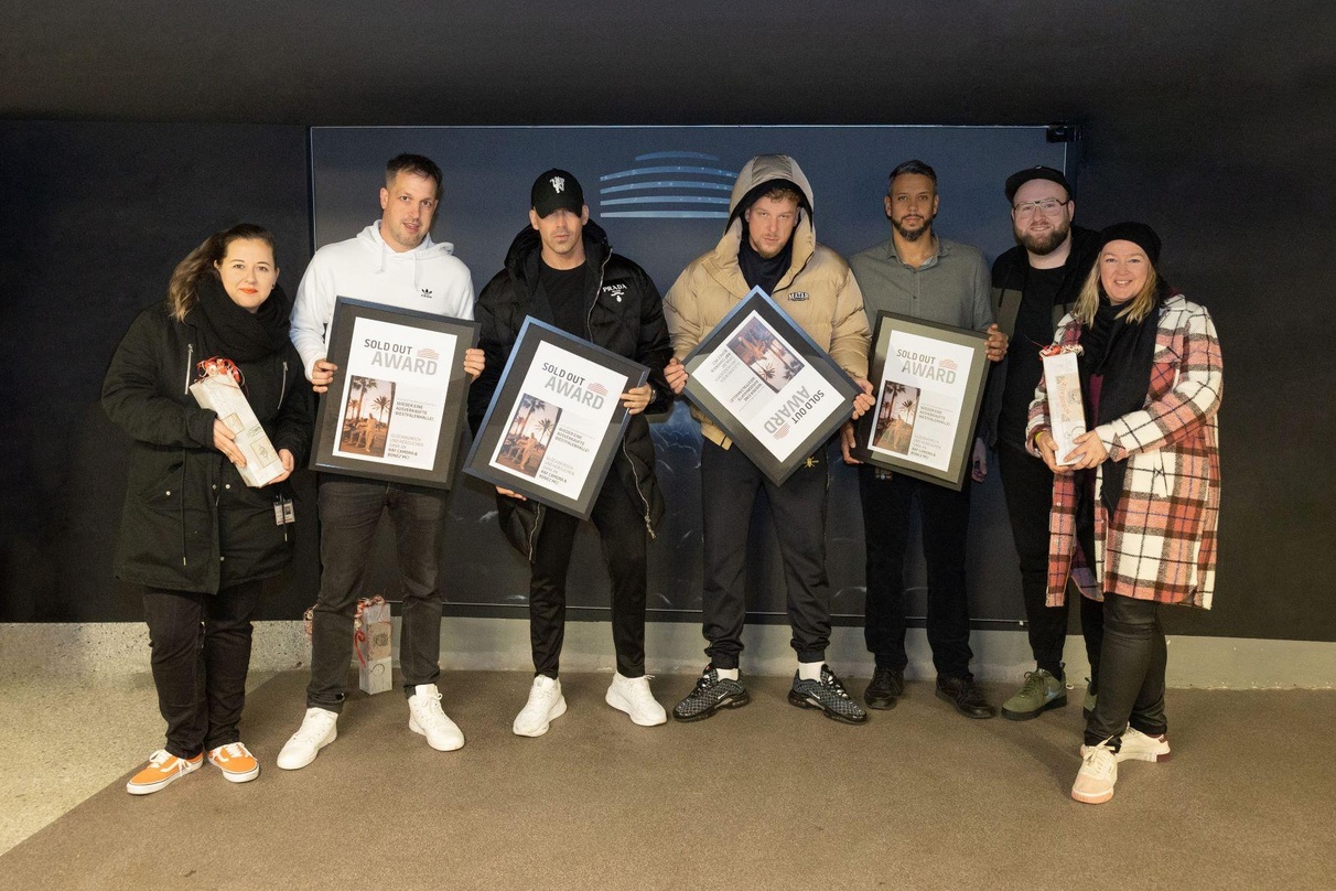 Feierten die randvoll besetzte Westfalenhalle (von links): Vicky Rosenmüller, Timo Birth, Raf Camora, Bonez MC, Massimo Ibrahim, Toby Hecht und Gabi Staszak