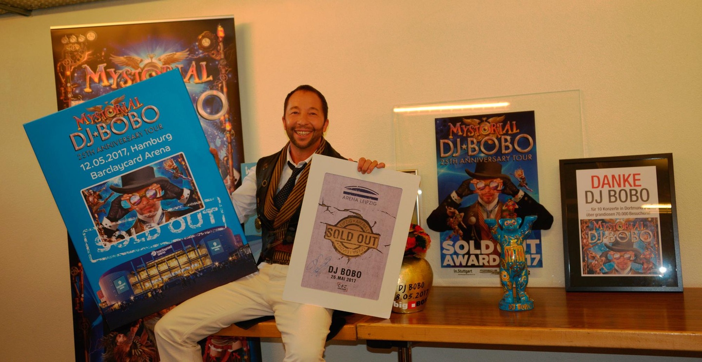 Bleibt ein Zuschauermagnet: DJ BoBo, hier mit seinen Sold Out Awards für Hamburg und Leipzig