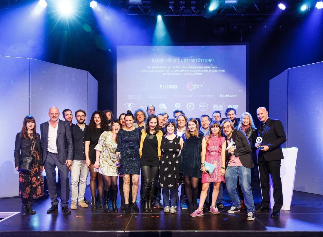 Feierten im Kesselhaus: Die Organisatoren, Laudatoren und Gewinner des "listen to berlin"-Awards