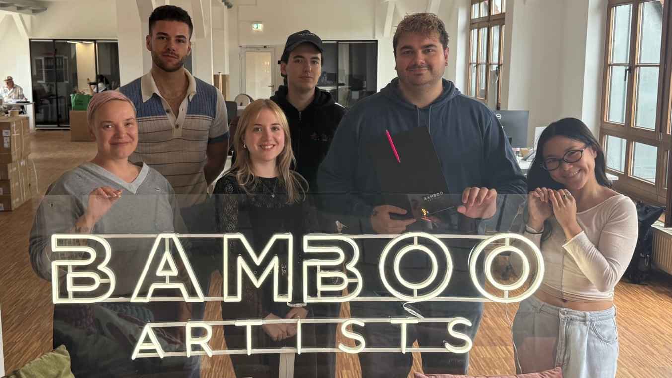 Machten den Deal fix (von links): Tatjana Shaw (Head Of Publishing & Licensing), Paul Gregori (Artist- und Produktmanager), Loraine Gellner (Verlagsmanagerin), Carlos Hees-Garcia (A&R Mana...