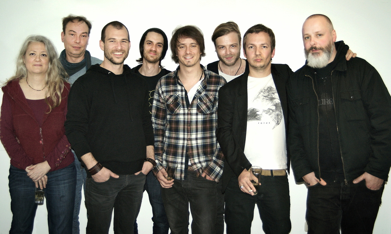 Münchner Band mit Hamburger Team: Boy Android, Stickman Records und Community Promotion||Beim Tourstopp in Hamburg besiegelten die neuen Partner ihre Zusammenarbeit (v.l.n.r.): Jeannette G...
