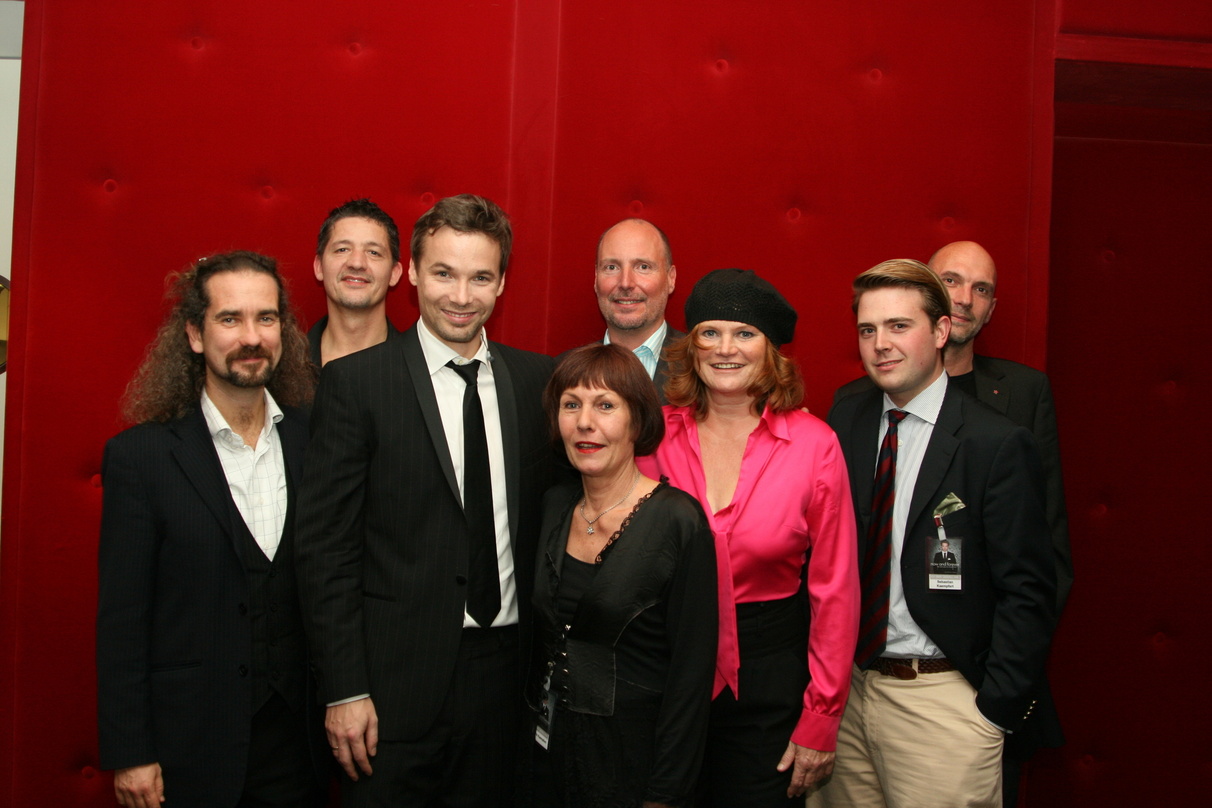 Bei der Präsentation von "Now And Forever" (v.l.n.r): Wolfgang Kerschek (Arrangeur), Robert Matt (Produzent und Musical Director), Marc Secara, Doris Kaempfert, Kaempfert-Biograph Marc Boe...