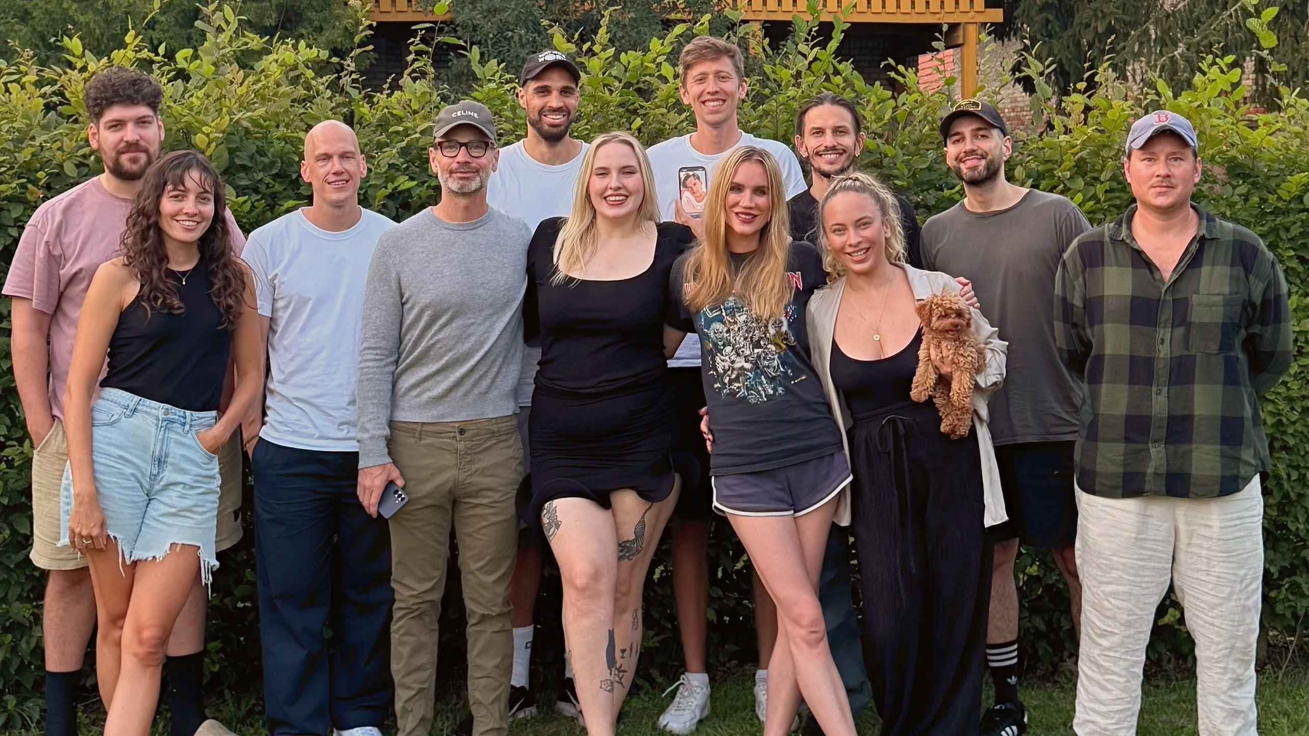 Kreativ im idyllischen Brandenburg (von links): Johannes Burger (Songwriter), Jill Gerhing (BMG), Hubertus Dahlem, Jenson Vaughan, Jake Tench (alle Songwriter), Ásdís, Halvor Folstad, Kidd...