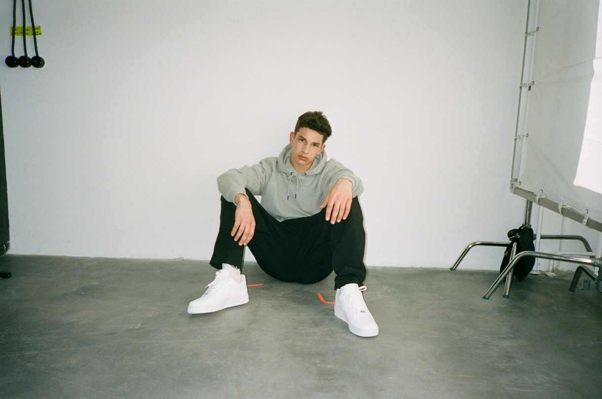 Ab sofort im Booking bei Chimperator Live: der Sänger Noah Levi