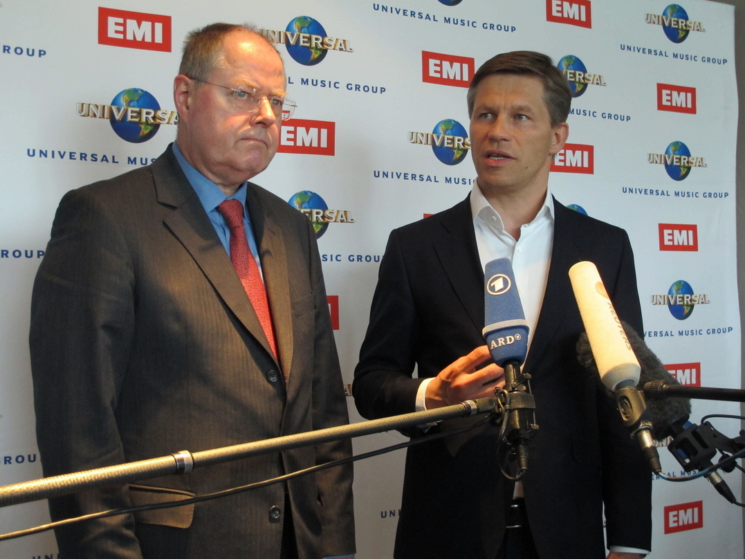 Trafen sich in Berlin zum Spitzengespräch: Peer Steinbrück (SPD, links) und Frank Briegmann (Universal Music)