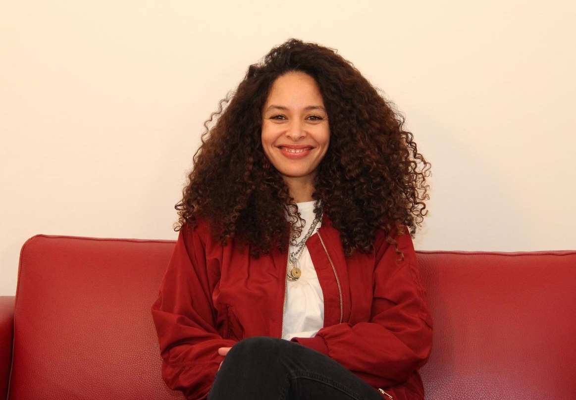 Freut sich auf die anstehende Tournee: Joy Denalane auf der MusikWoche-Couch
