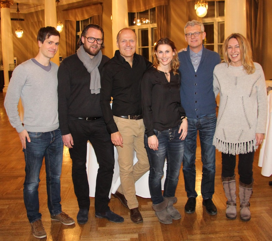 Beim Empfang nach dem Konzert (von links): Dirk Geibel (Head of Marketing Electrola), Matthias Baumann (Projektleitung Tourneen Semmel Concerts Entertainment), Joja Wendt, Franca Barthel (...