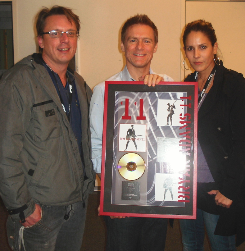 Vergoldeten Bryan Adams: Hank Merk (l.) und Delia Ryser