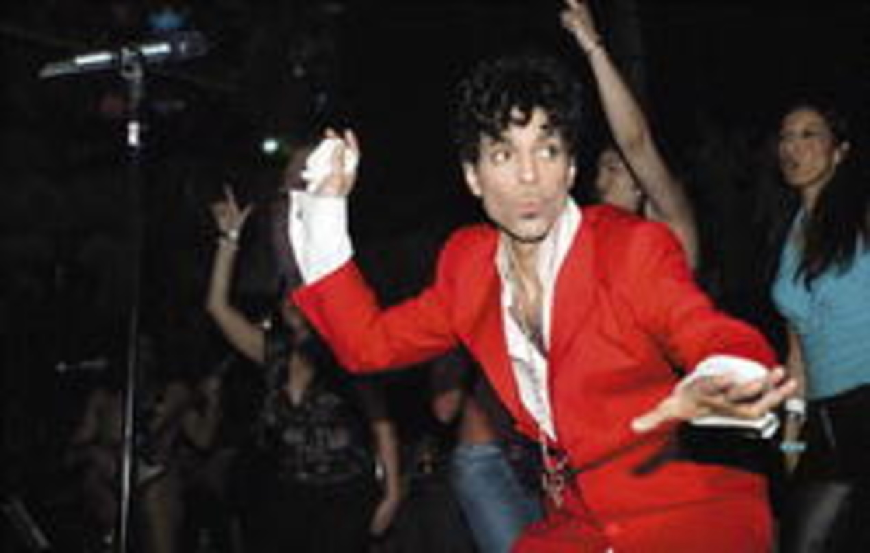 355be3c2d33a40654de5d1fd43332424438db4e57fe632bae0f0bfb3a84aa8e1 Führt sein Bonus-Programm weiter: Prince