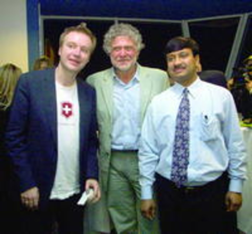 Tauschten Ringe: Renner (l.) und Schiewack zusammen mit dem Filesharing-Forscher Bhattacharjee (r.)