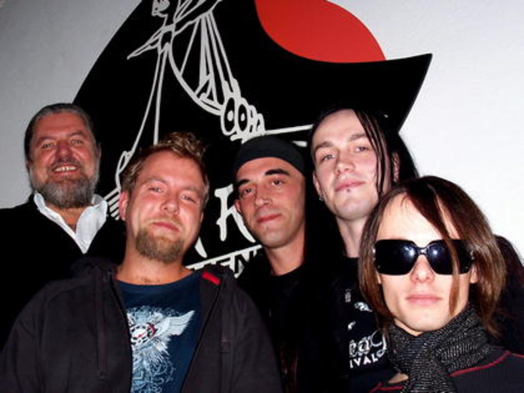 Machen sich an die Arbeit (v.l.n.r.): Bogdan Kopec (Managing Director Drakkar), Marius Kopec, Günter Weber (Manager Jesus On Extasy), Chai und Dorian Deveraux (beide Jesus On Extasy)
