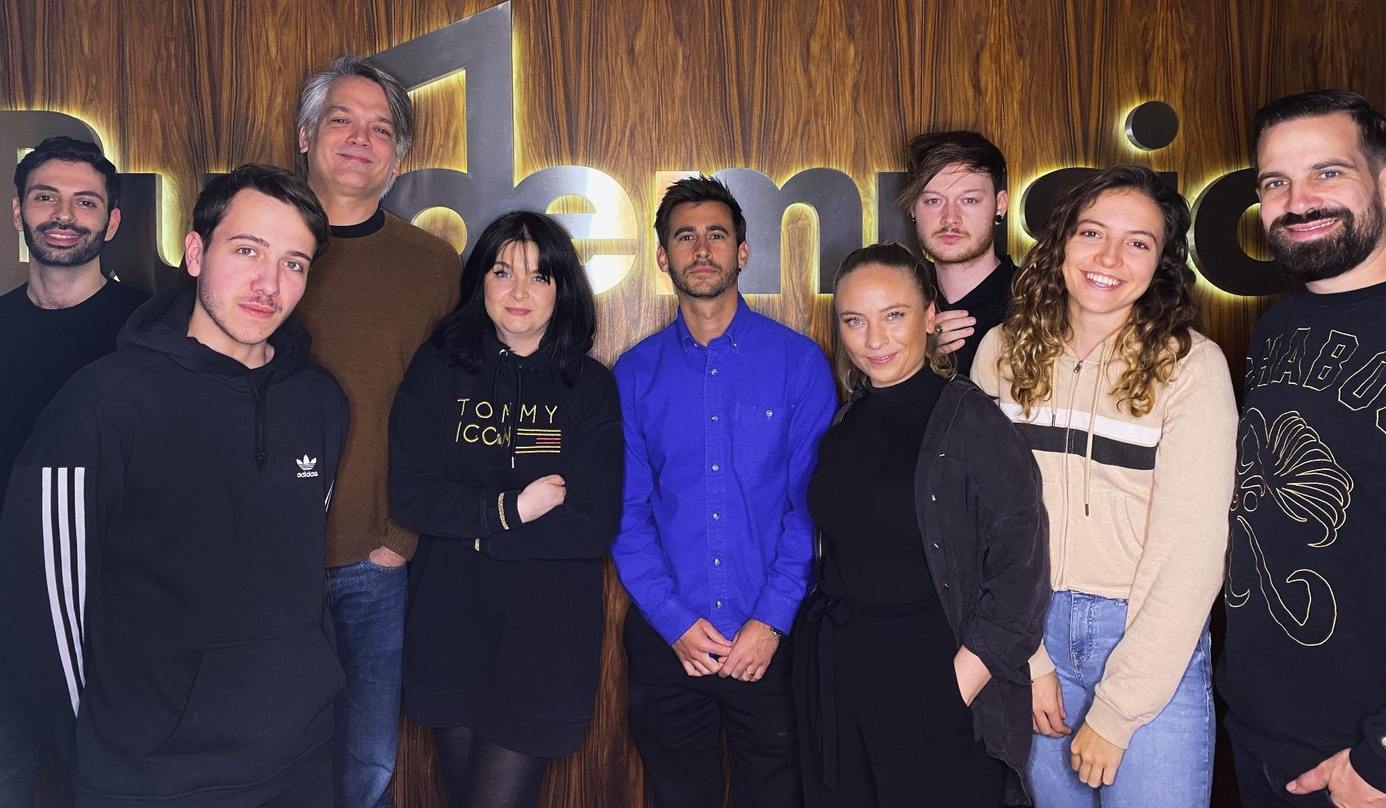 Das neu formierte Kreativteam von Budde Music (von links): Ender Atis, Lennart Siebels, Peer Steinwald, Sina Wahnschaffe, Benjamin Budde, Vanessa Kanapin, Florian Müller, Jillian Gehring u...