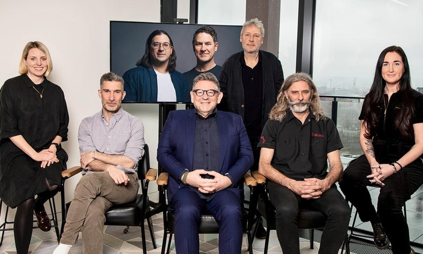 Neue Partner (hinten, von links): Matt Gudinski (Mushroom Group), Chris Maund und Korda Marshall (beide Mushroom Labels) sowie (vorn, von links) Sarah Richardson (Mushroom Labels), David J...