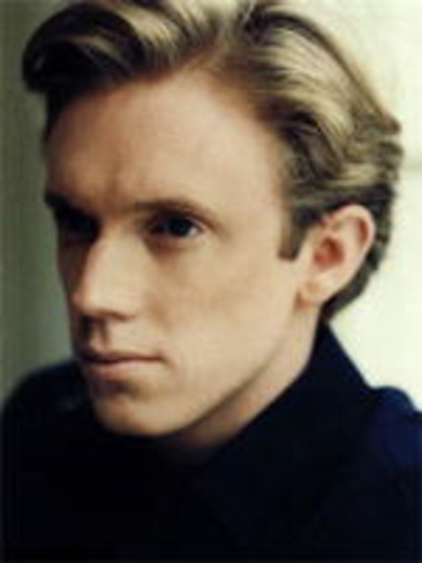 Will mit der Dresdner Staatskapelle helfen: Daniel Harding