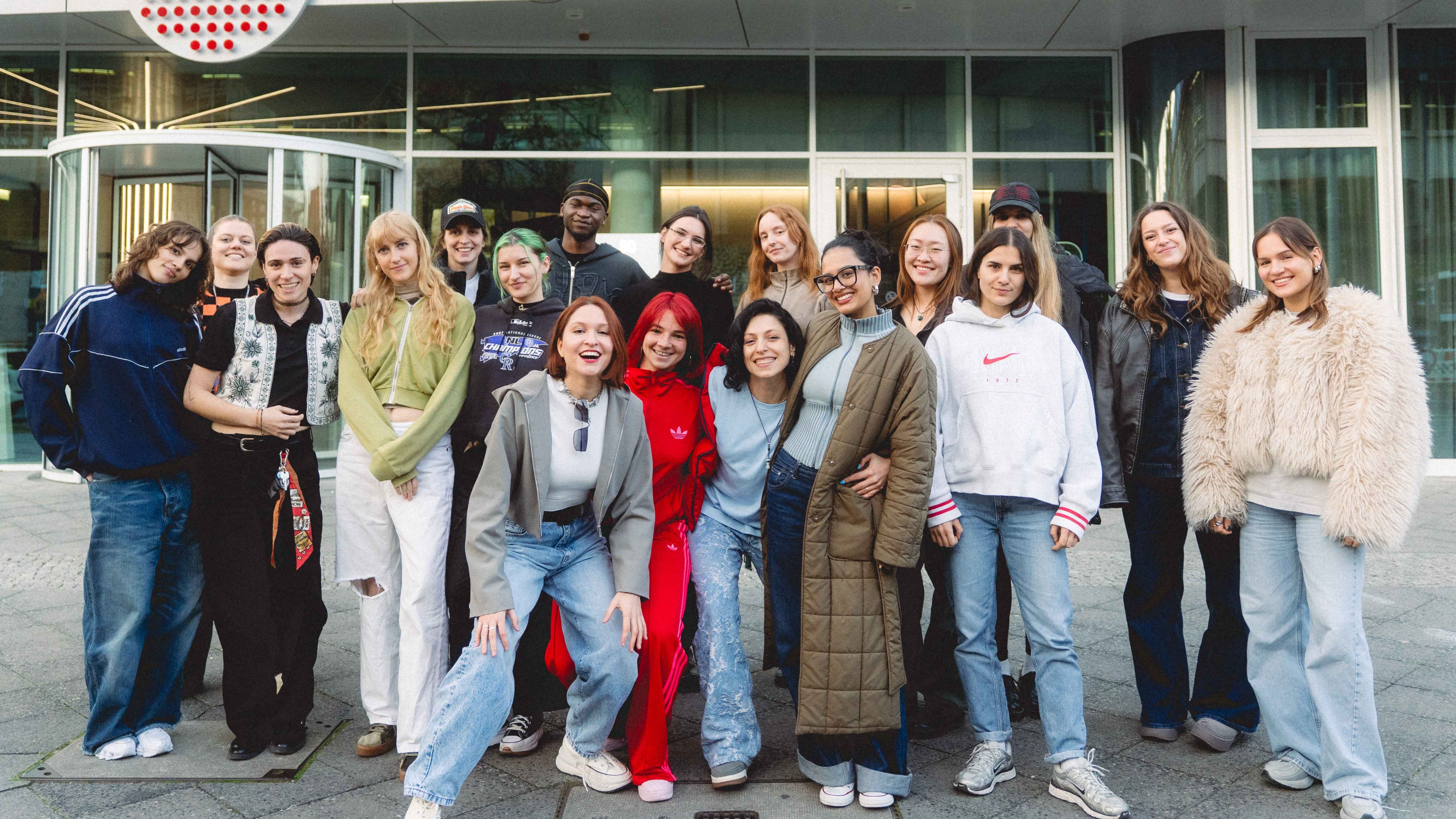 Nahmen an der dritten Ausgabe teil: Die Künstler:innen und Produzentinnen des Female* Producer Collective beim Writing Camp 2025.