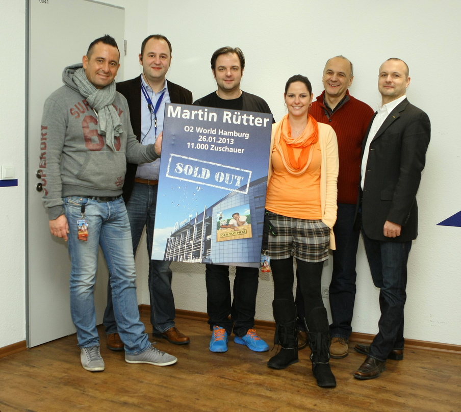 Trafen sich zur Übergabe des Sold Out Awards: (von links): Stefan Paul, Kai Müller, Martin Rütter, Stefanie Bairlein, Hans Stratmann, Steve Schwenkglenks
