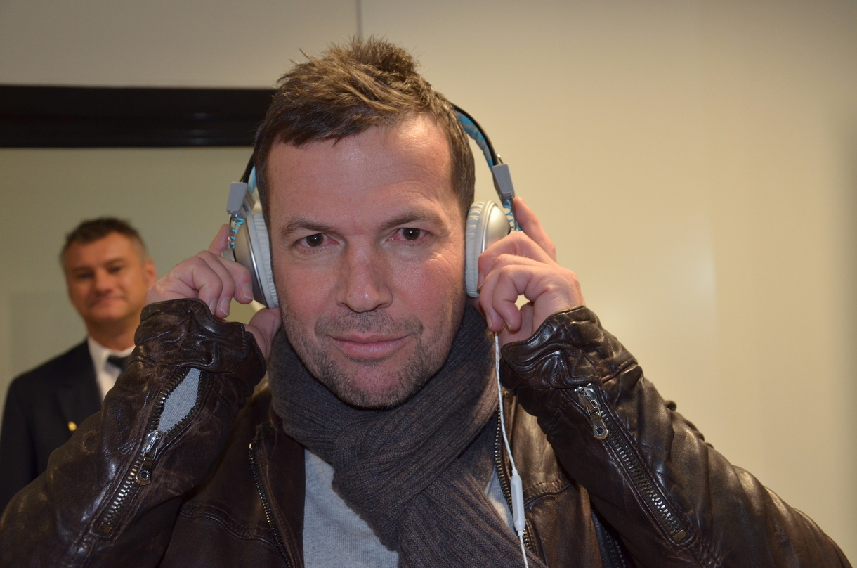 Zeigte sich mit einem Kopfhörer von House Of Marley: Lothar Matthäus