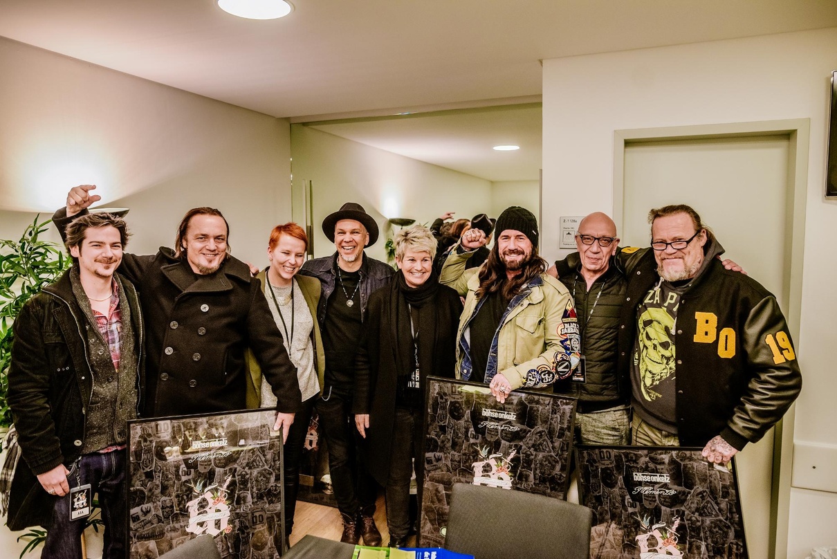 Bei der Award-Verleihung in Frankfurt (von links): Alexander Lamprecht (tonpool), Pe Schorowsky, Vanessa Göbel (tonpool), Matt 'Gonzo' Röhr, Heike Struss (tonpool), Stephan Weidner, Kurt E...