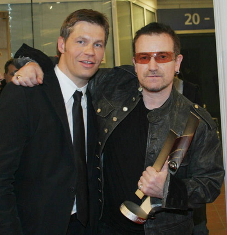 Freut sich über Echo-Regen: Frank Briegmann (l.) mit Preisträger Bono