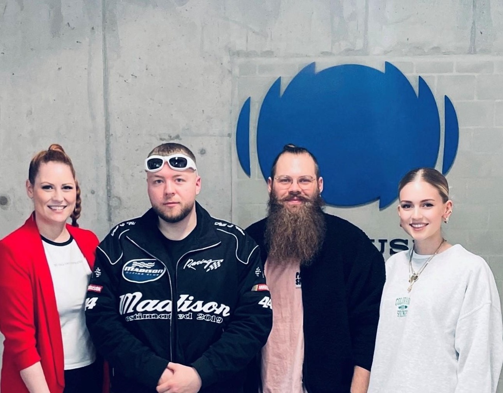 Machten die Zusammenarbeit klar (von links): Alexandra Ziem, Civo, Niklas Tholen und Franziska Schmidt