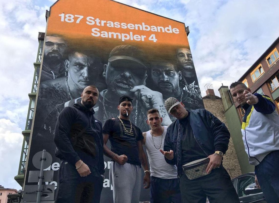 Bewerben auf einem Wandgemälde in Berln die Playlist Generation Deutschrap von Spotify: Die 187 Strassenbande