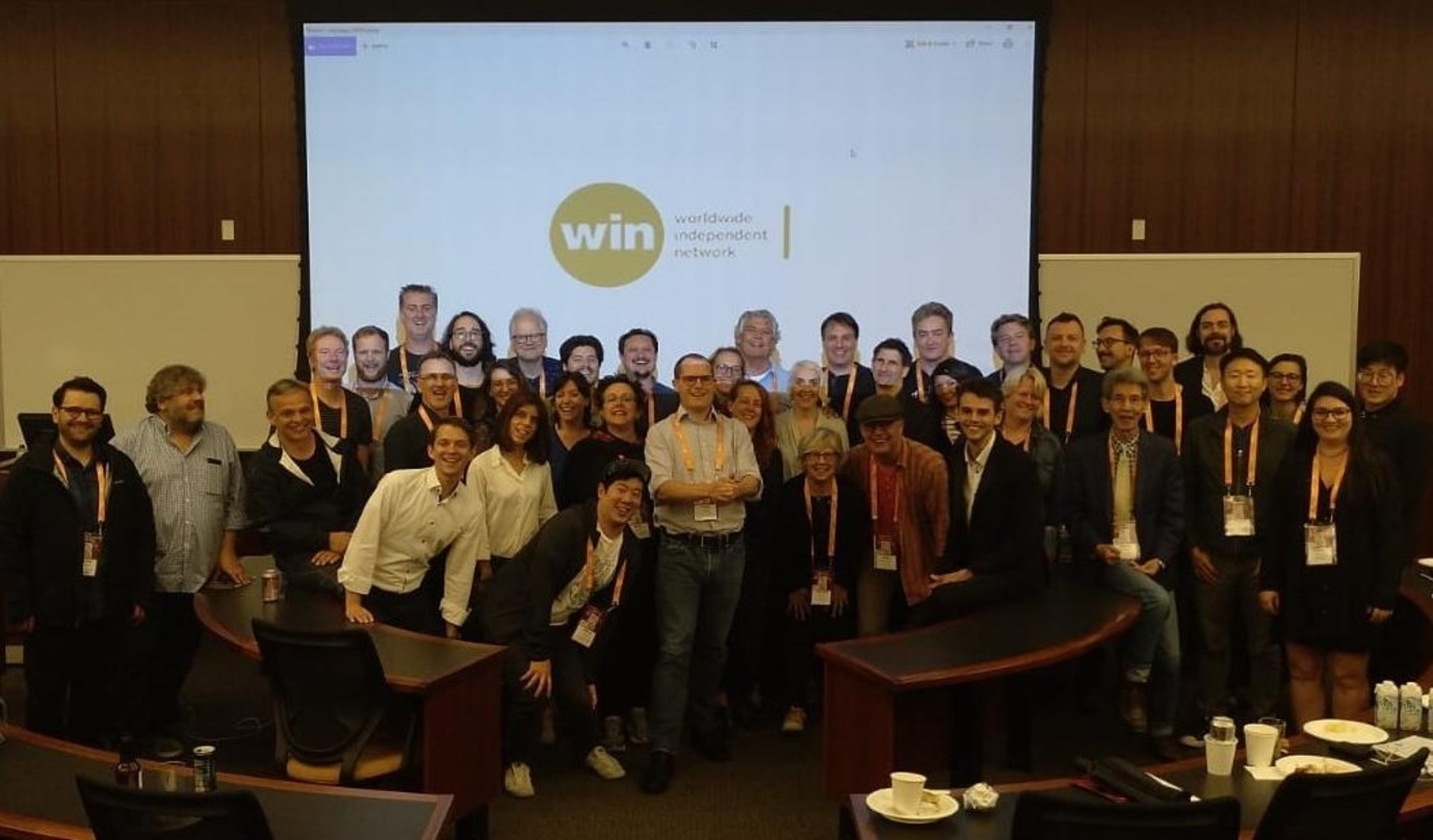 Tagten in New York: die Repräsentanten des internationalen WIN-Dachverbands um COO Charlie Phillips (Mitte, vorn) sowie unter anderem Kees van Weijen und Helen Smith (beide Impala, 3. und ...