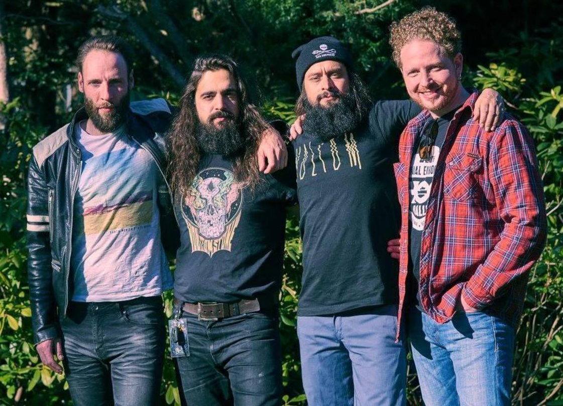 Freuen sich auf eine ausgedehnte Europa-Tournee (von links): Robert Kampf (CEO Eat Music), Fynn Grabke, Philipp Mirtschink (The Picturebooks) und Hendrik Wippermann (CEO Eat Music)