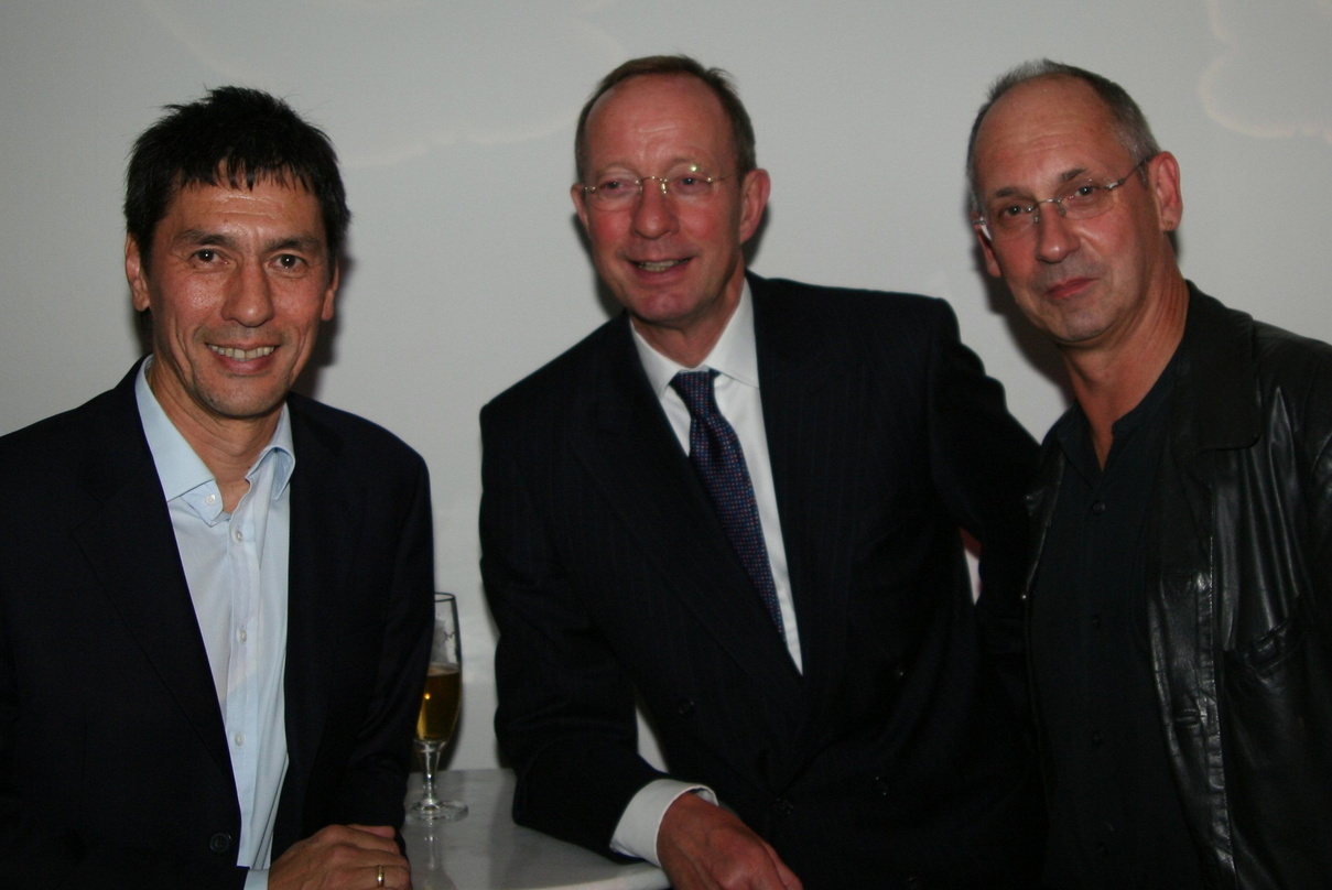 Zuversichtlich (v.l.n.r.): Mark Chung, Jürgen Becker (Stellvertretender Vorstandsvorsitzender der GEMA) und Peter James
