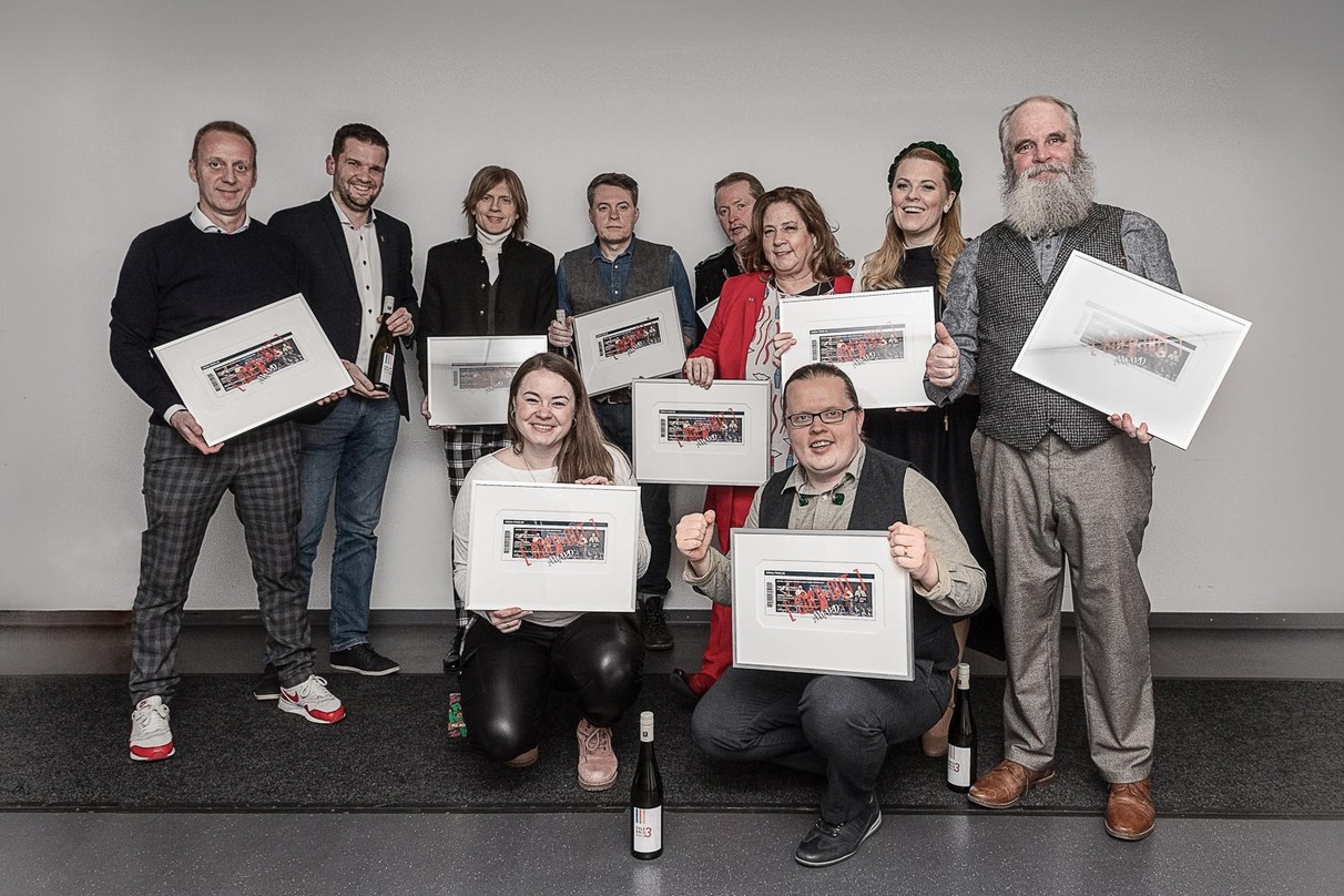 Bei der Verleihung (von links): Arnd Landwehr (Geschäftsführer MVG Trier), Tobias Reiland (Kaufmännischer Direktor Vereinigte Hospitien), John Kelly, Barbara Vocetková (Semmel Concerts Ent...