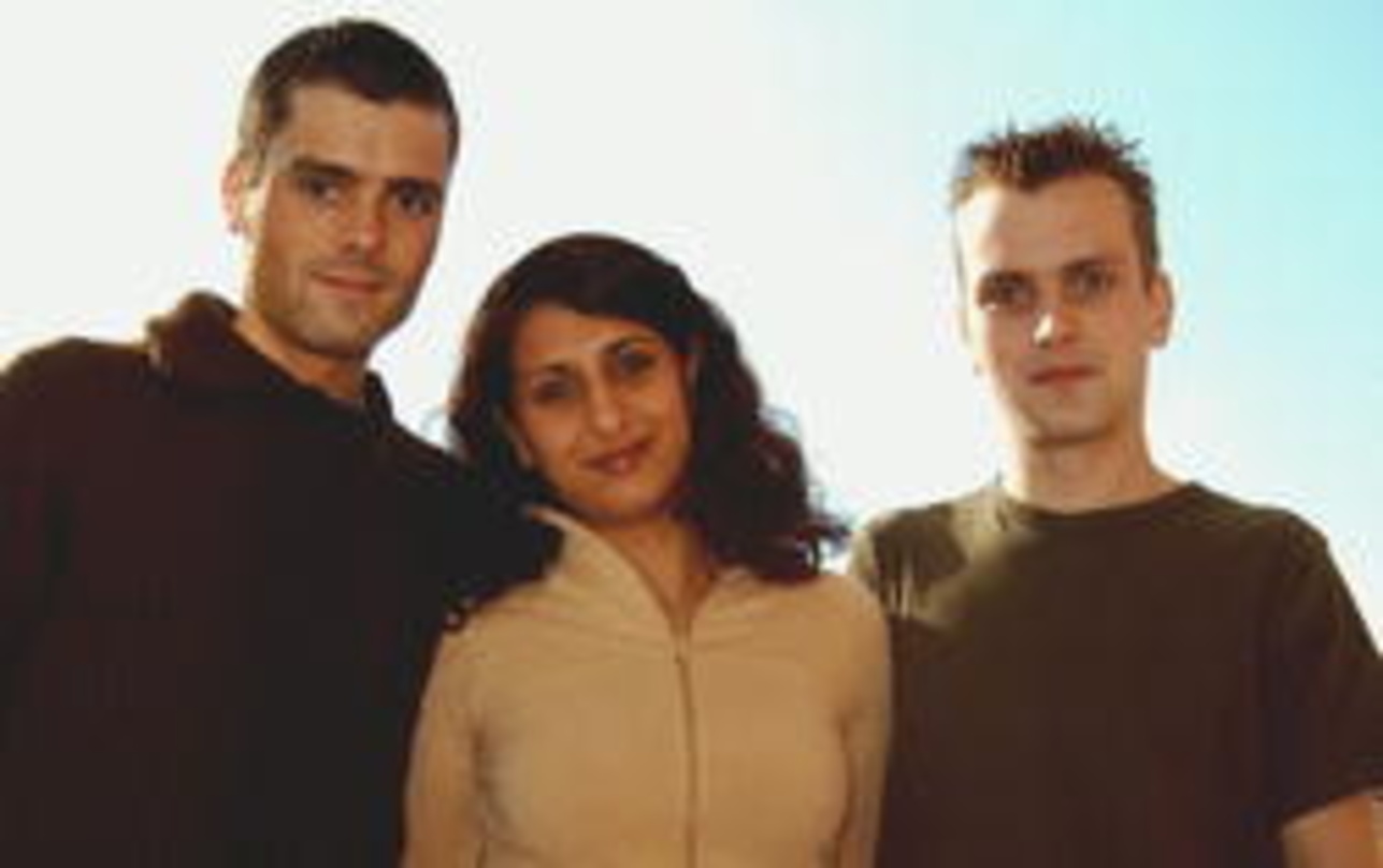 Leben in Boom-Town (v.l.n.r.): van Gavin, Reza-Tehrani und Nox