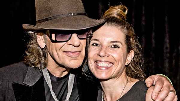 Seit 20 Jahren mit ihrer eigenen Agentur erfolgreich: Andrea Strigl, hier mit dem Gratulanten Udo Lindenberg.