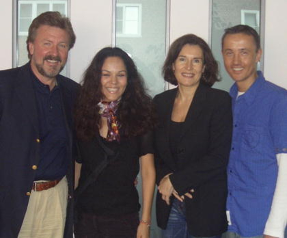 Verlagspartner (v.l.n.r.): Peter Ende, San Glaser, Anwältin Julianne Ferenczy und Henrik Gümoes