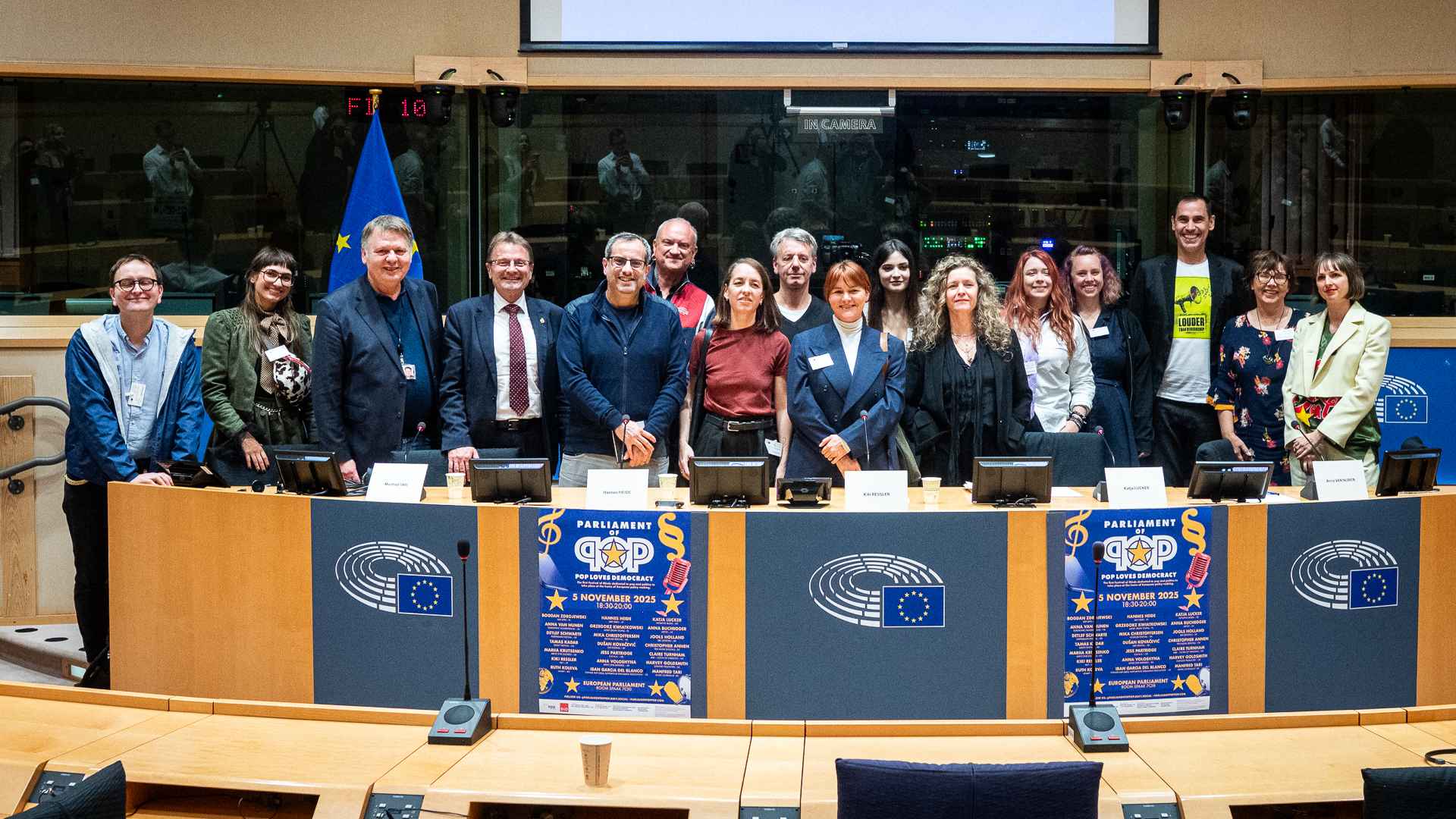 Mischt nun in der EU mit: das Parliament of Pop mit Manfred Tari (3. von links), Hannes Heide (4. von links), Detlef Schwarte (8. von links, Reeperbahn Festival), Katja Lucker (6. von rech...