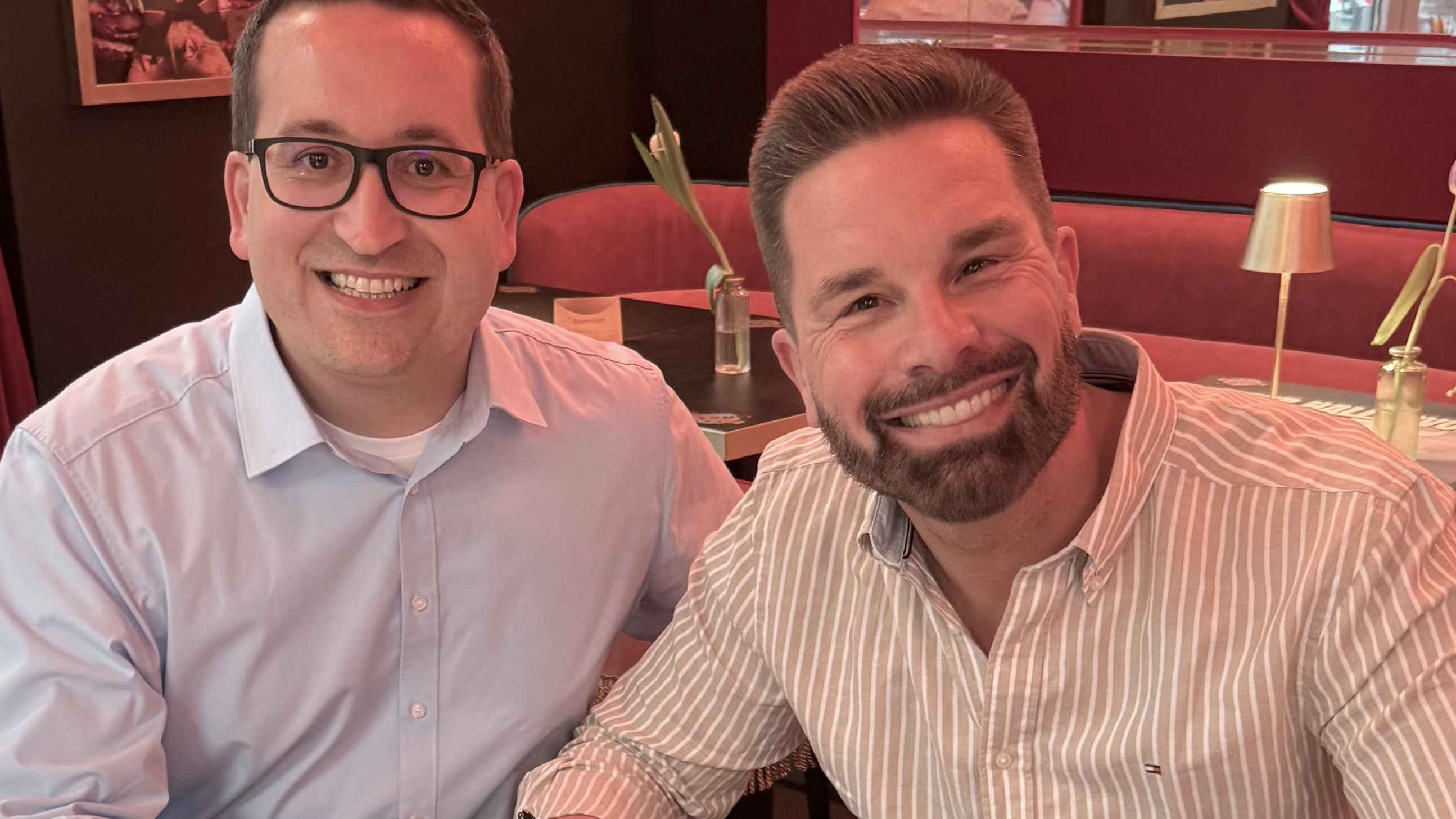 Haben sich auf eine Zusammenarbeit geeinigt: Moritz Anders (Freestage) und eloy de Jong.