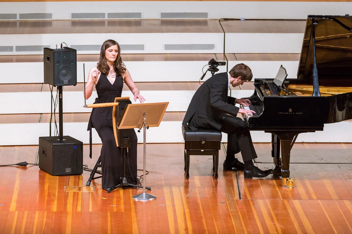 Einer der Highlights des Abends: Theremin-Spielerin Carolina Eyck und Pianist Christopher Tarnow